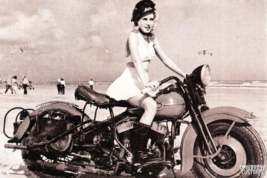 Women Who Ride : Putting Women in The Spotlight Who Ride Two Wheels (W ...