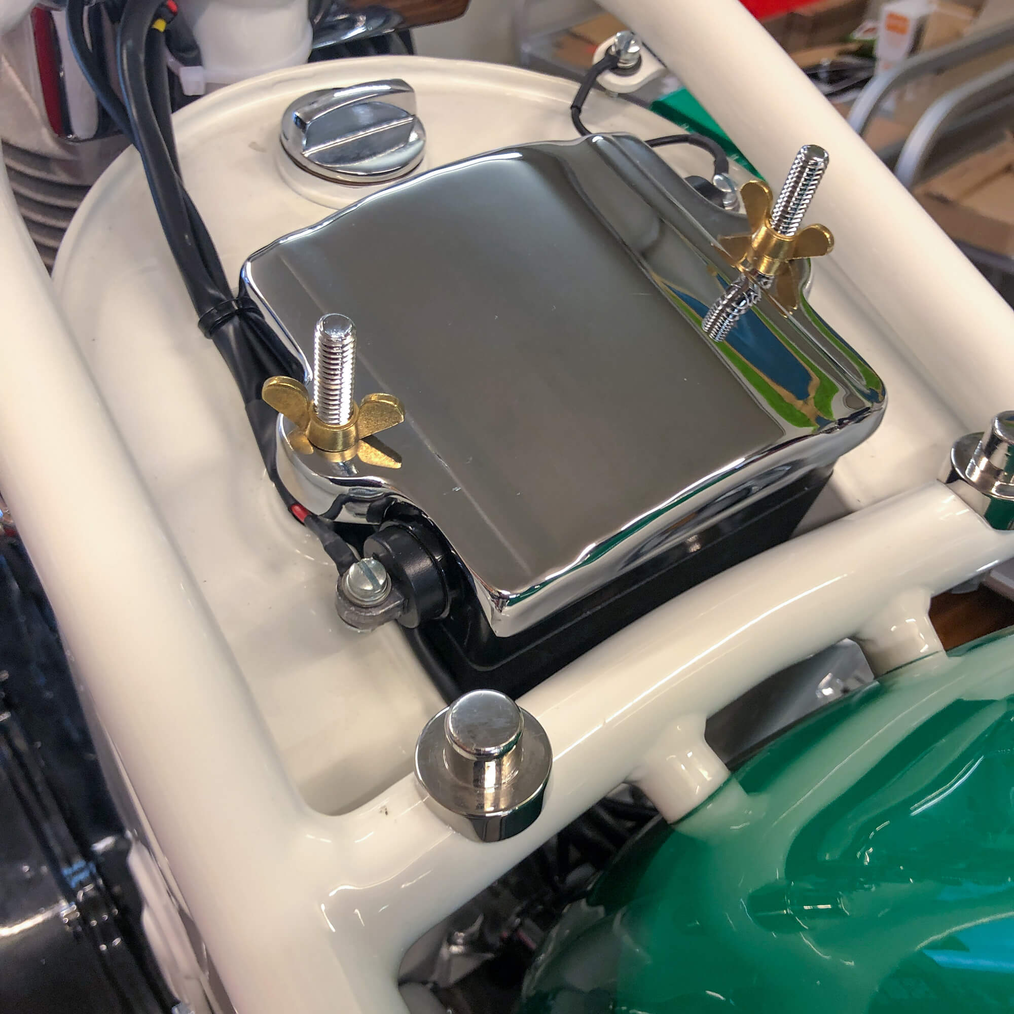 thumbnail image 2 of Emgo Replacement Oil Filter Canister For Harley Davidson Big Twin Panhead 1948-1964 2 of 4