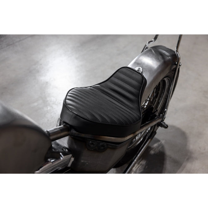 Solo Seat - Black Horizontal Pleat - Rigid Frame