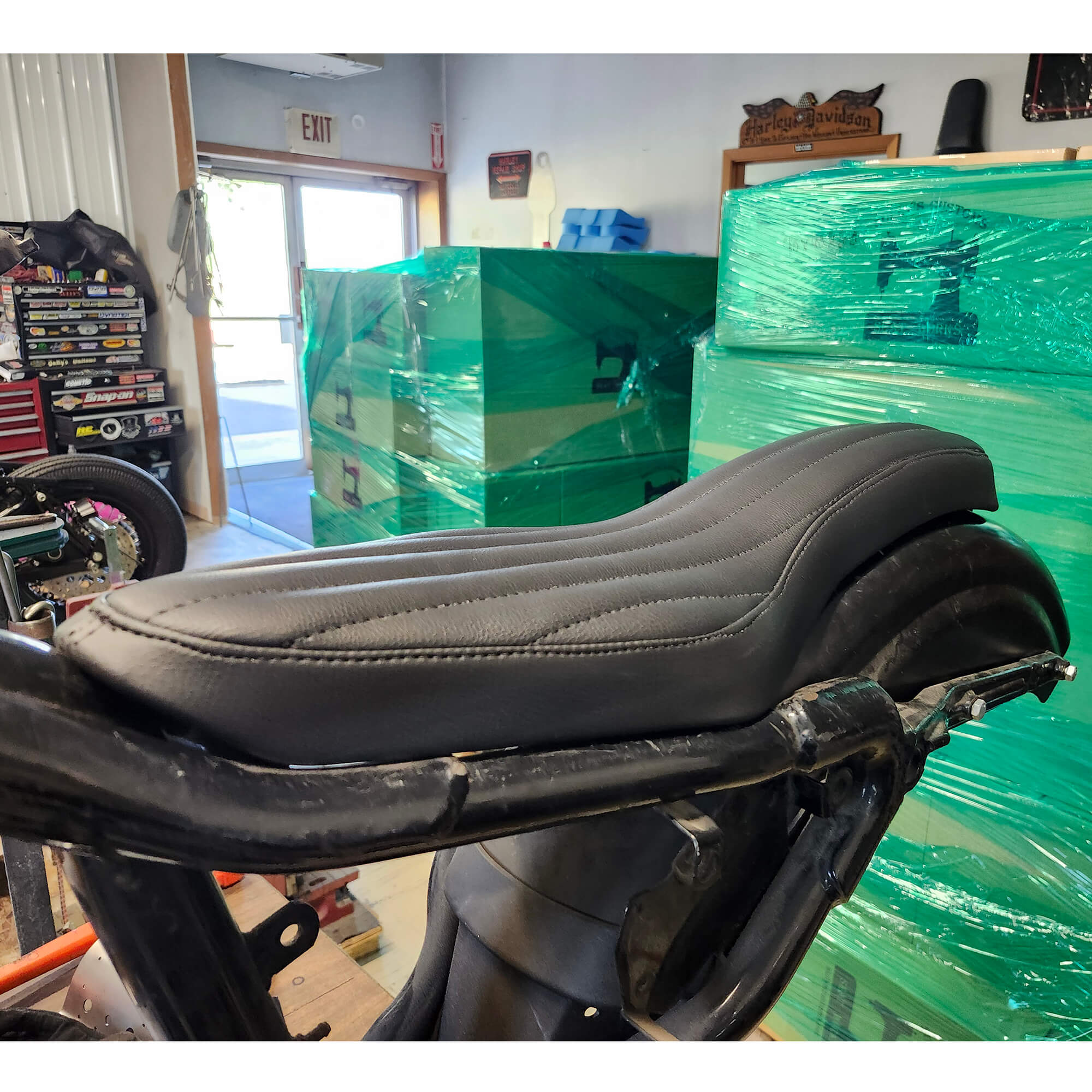 Sully Custom Sully's Customs Skinny Style Seat - Black Diamond - 1982-2003 Harley ...