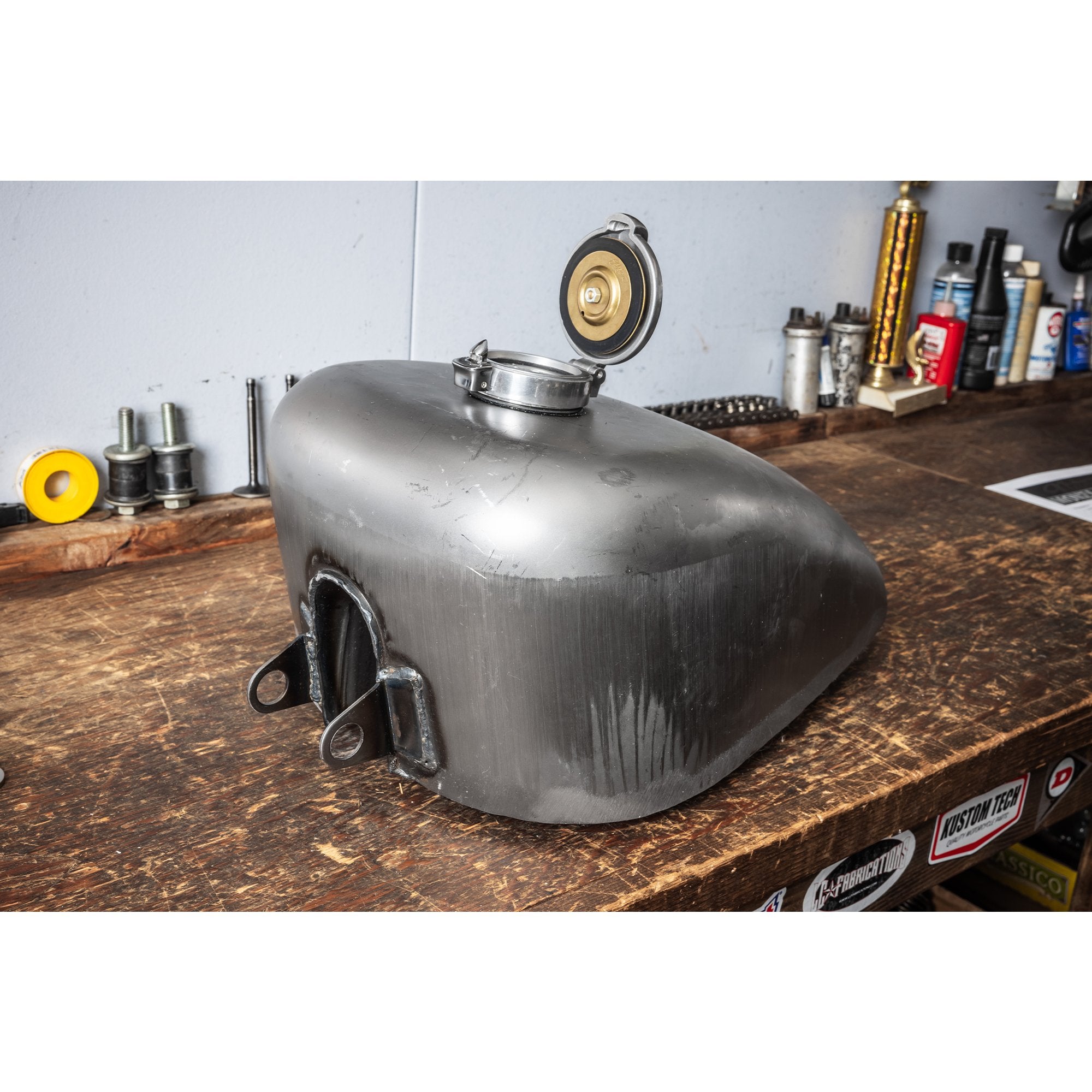 Motone Monza Flip Up Gas Tank Cap 2.5"/62mm Motone Monza Flip Up Gas Tank Cap 2.5"/62mm