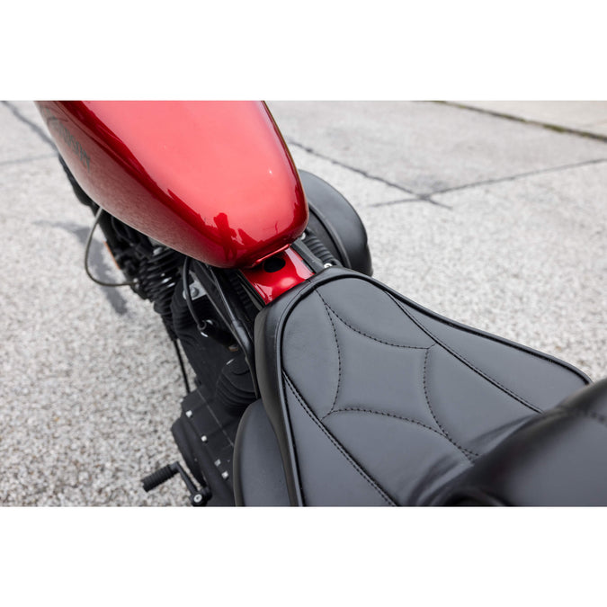 King And Queen Seat - Black Diamond - 2004-2021 (Excl. 2007-09) Harley-Davidson Sportsters