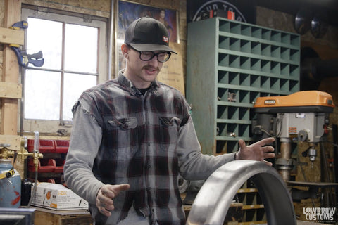 Video: How to Install a Lowbrow Customs Manta Ray Fender - Ian’s Harley-Davidson Shovelhead Build Part 4 Geared Science